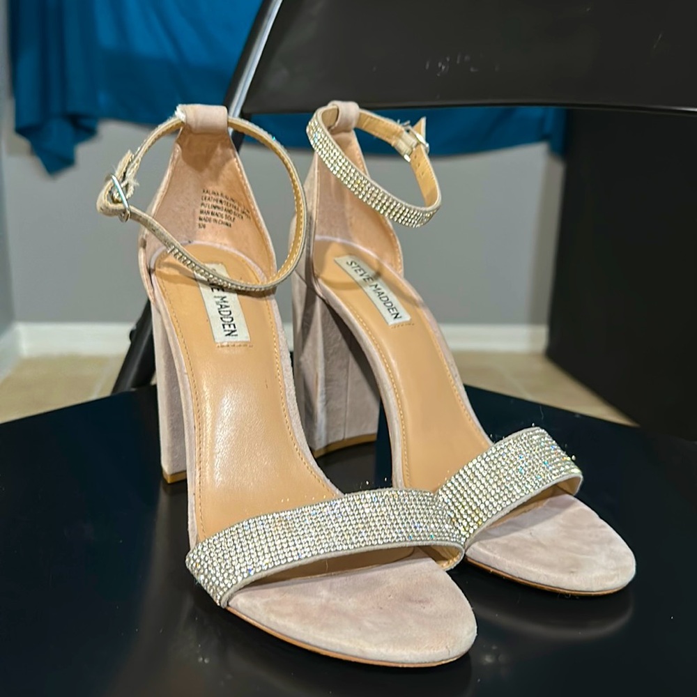 Size women’s 9 Steve Madden heels.